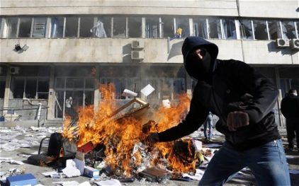 Bosnia protests: 150 injured as demonstrators set fire to presidential palace