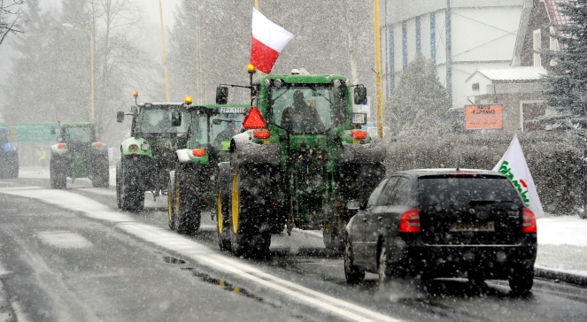 Polish Farmers Blockade Motorways Across Country