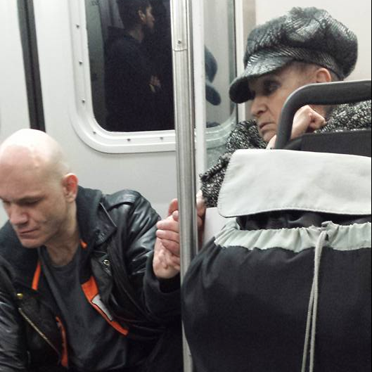 Photo captures elderly woman’s kind gesture to aggressive man on train