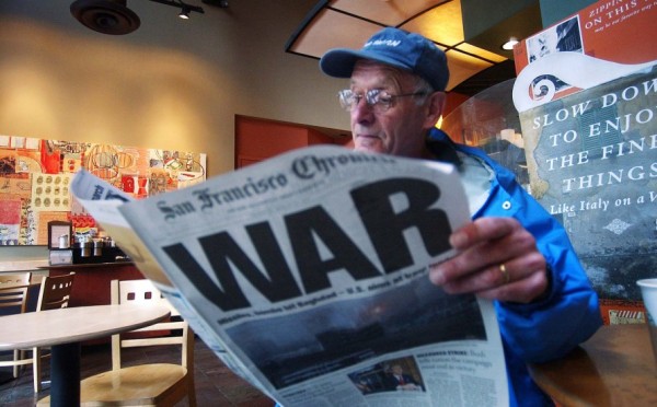 **FILE** FOR USE AS DESIRED WITH MARCH 20, 2003 ANNIVERSARY OF THE U.S.-LED INVASION OF IRAQ** Ray Jacques reads the San Francisco Chronicle's war special section inside a Starbucks coffee shop in San Francisco, in this March 20, 2003 file photo. (AP Photo/FILE/Marcio Jose Sanchez)