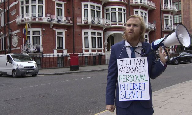 Hero With a Bullhorn Reads the Internet to Julian Assange From the Sidewalk