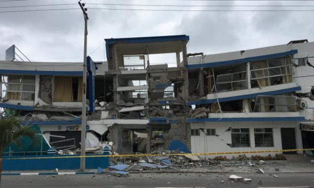 Earthquake Along Ecuador’s Coast Kills Two, Halts Refinery