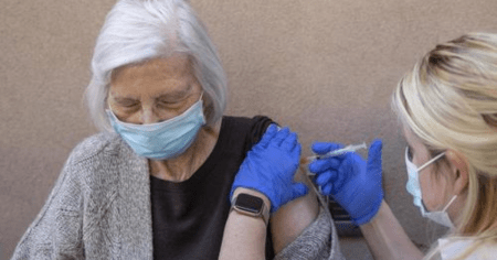 Health Experts Call for Suspension of Pfizer Vaccination Among Elderly