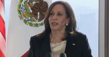 “I Voted for You!”: Mysterious “Journalist” Fawns Over Kamala Harris at Mexico Press Briefing