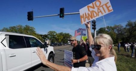 White House Quietly Delays COVID-19 Vaccine Mandate as Another Federal Judge Objects