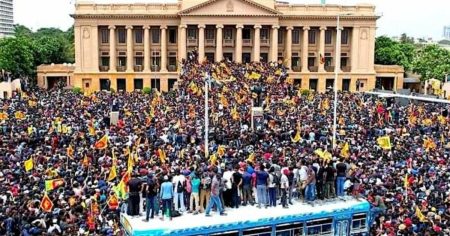 Sri Lanka Mass Uprising: Thousands of Protesters Storm Presidential Palace, Demand President Resign