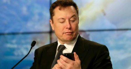 All Hell Breaks Loose After Musk Posts “Russia-Ukraine Peace” Twitter Poll